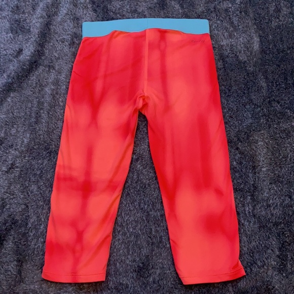 Capri Nike Pro leggings - Picture 2 of 2